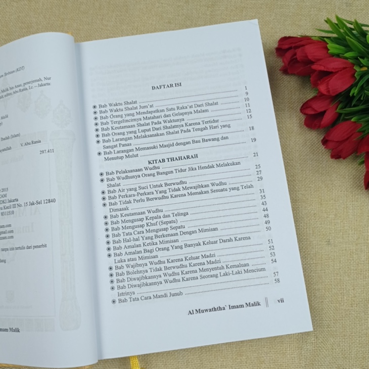 Buku Al Muwaththa’ Imam Malik 1 Set 2 Jilid