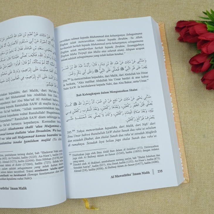 Buku Al Muwaththa’ Imam Malik 1 Set 2 Jilid
