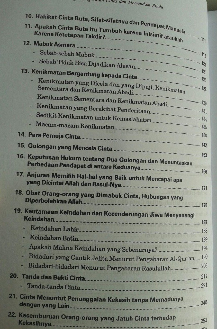 Buku Taman Orang-Orang Jatuh Cinta Dan Memendam Rindu isi