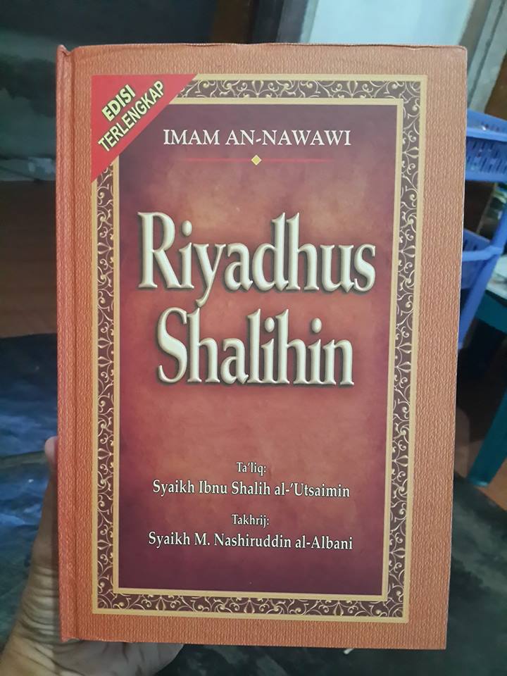 Buku Terjemah Riyadhus Shalihin Imam An-Nawawi Cover