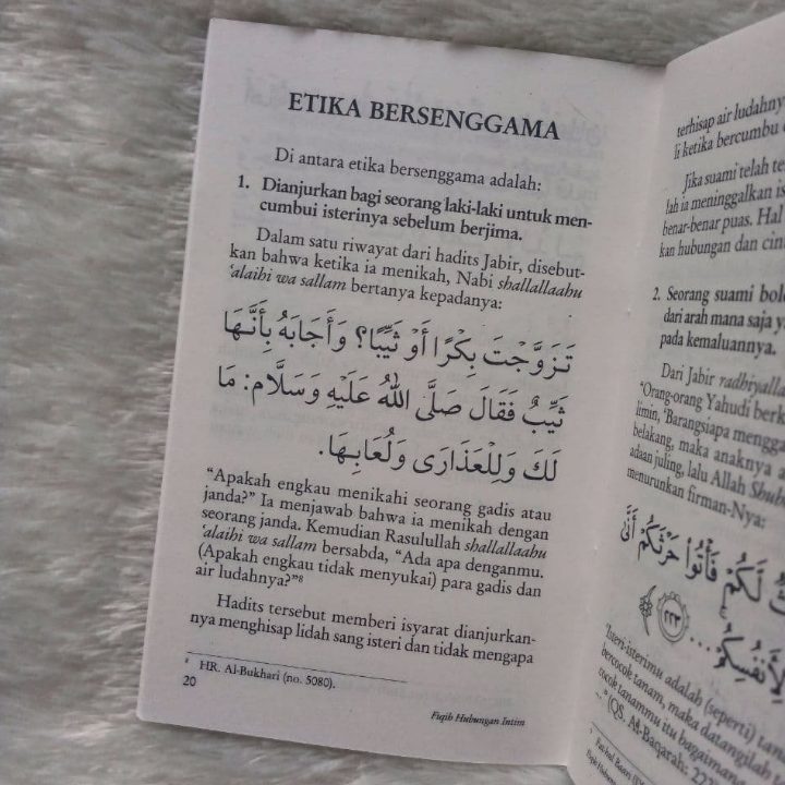 Buku Saku Fiqih Hubungan Intim (Misteri Di Balik Selimut)