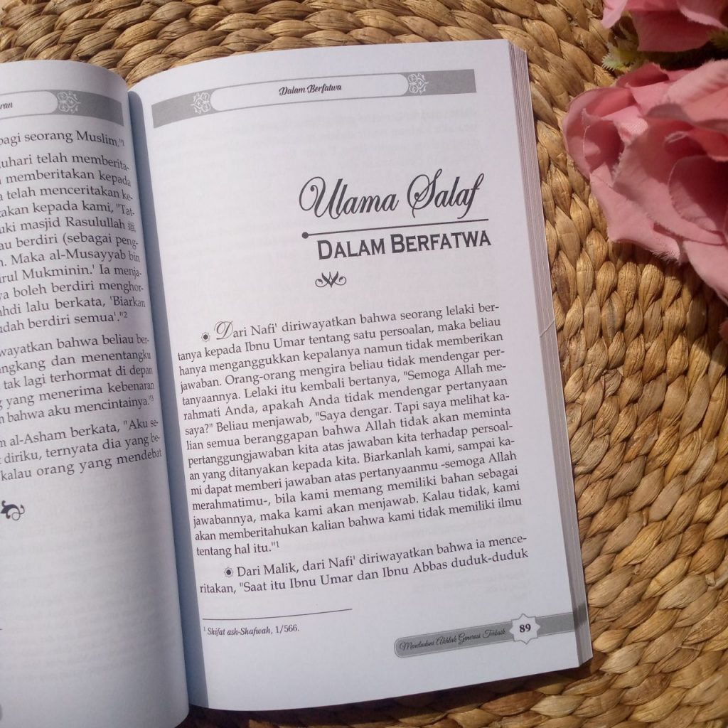 Buku Meneladani Akhlak Generasi Terbaik