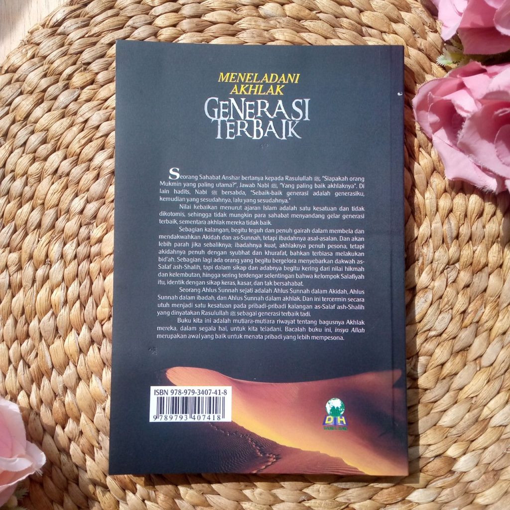 Buku Meneladani Akhlak Generasi Terbaik