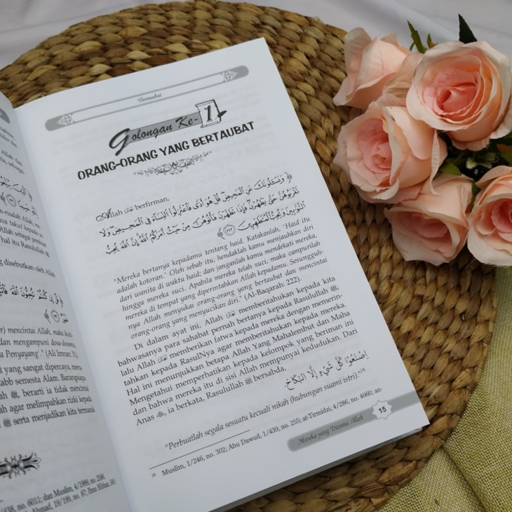 Buku 40 Karakteristik Mereka Yang Dicintai Allah