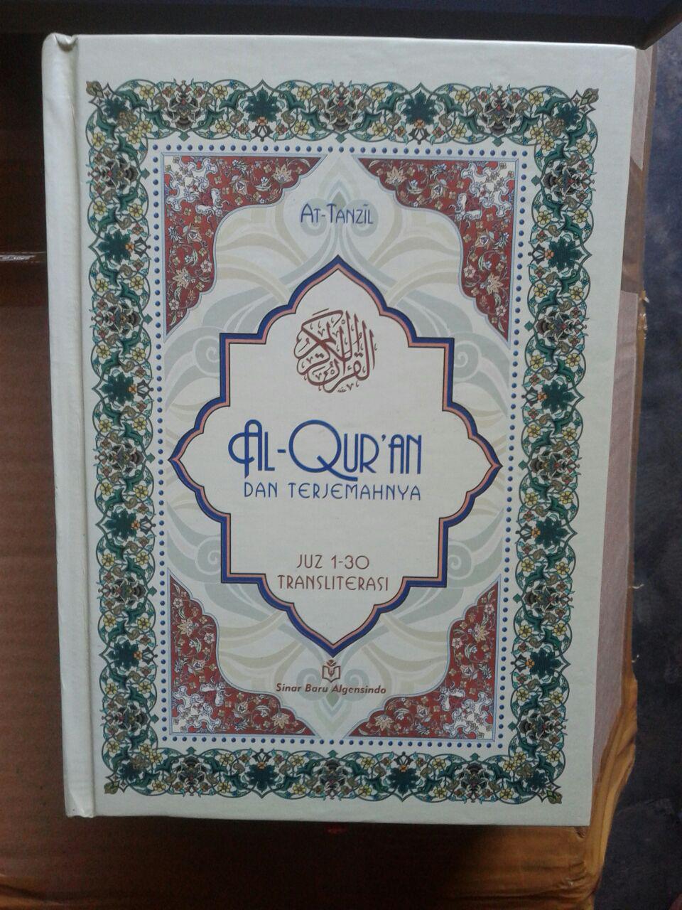 Al-Qur'an Dan Terjemahnya Serta Transliterasi At-Tanzil cover 3