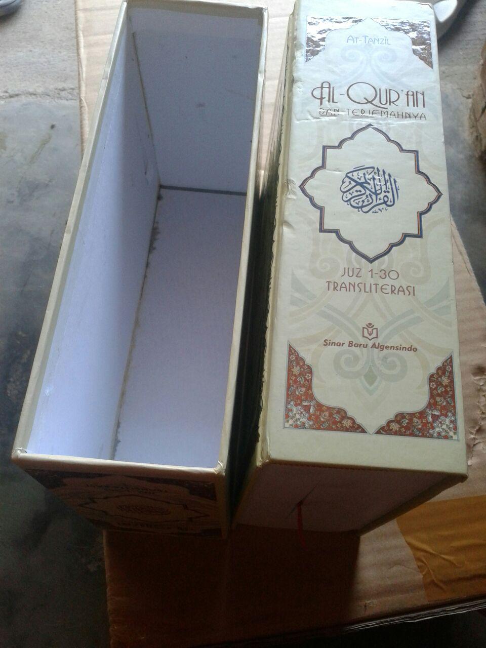 Al-Qur'an Dan Terjemahnya Serta Transliterasi At-Tanzil cover 4