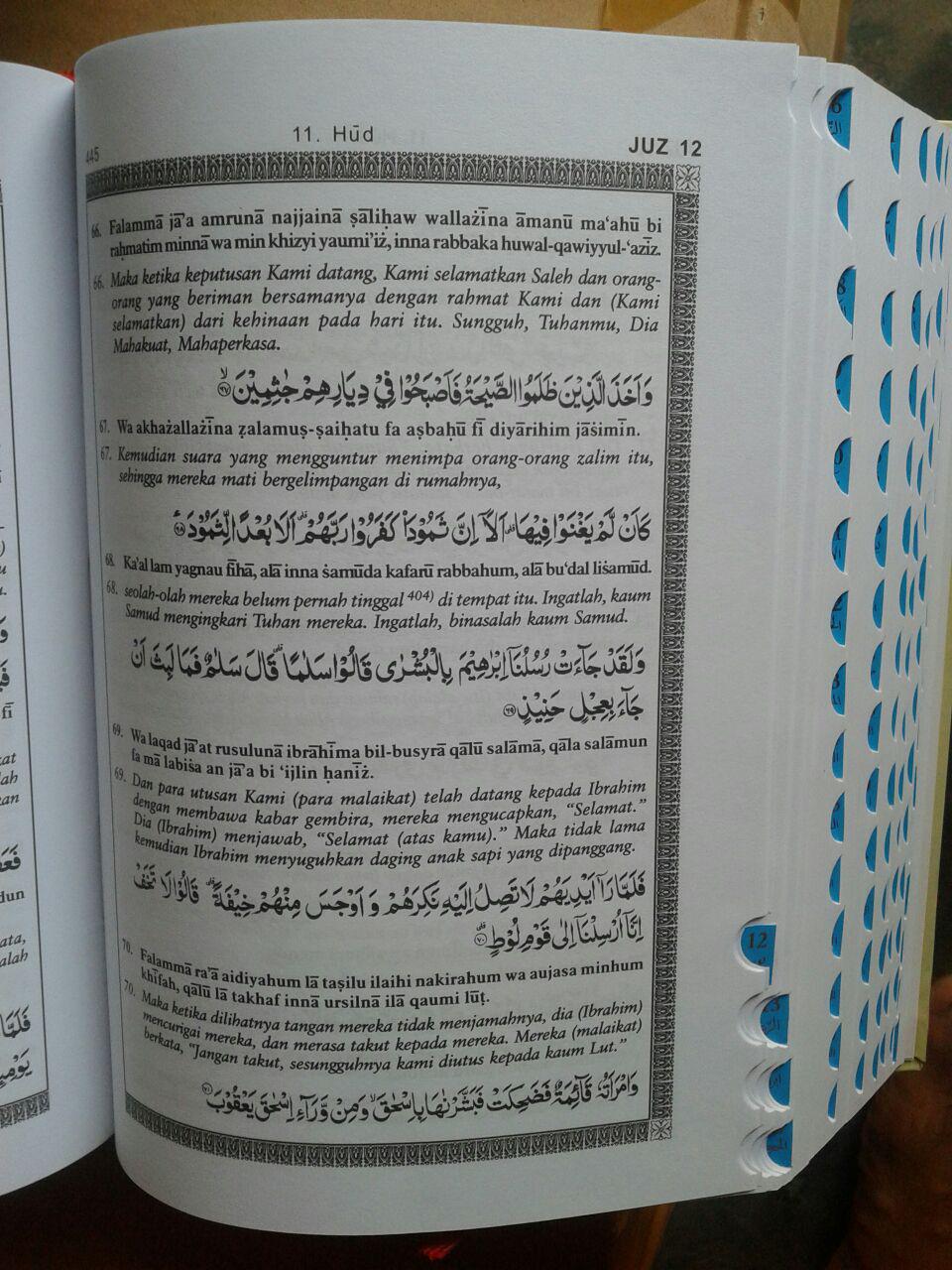 Al-Qur'an Dan Terjemahnya Serta Transliterasi At-Tanzil isi