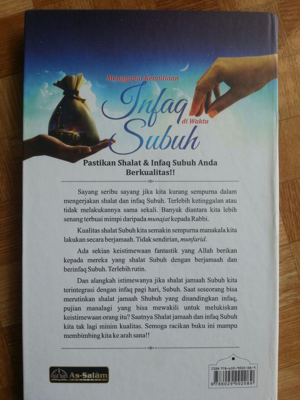 Buku Menggapai Kemuliaan Infak di Waktu Subuh cover