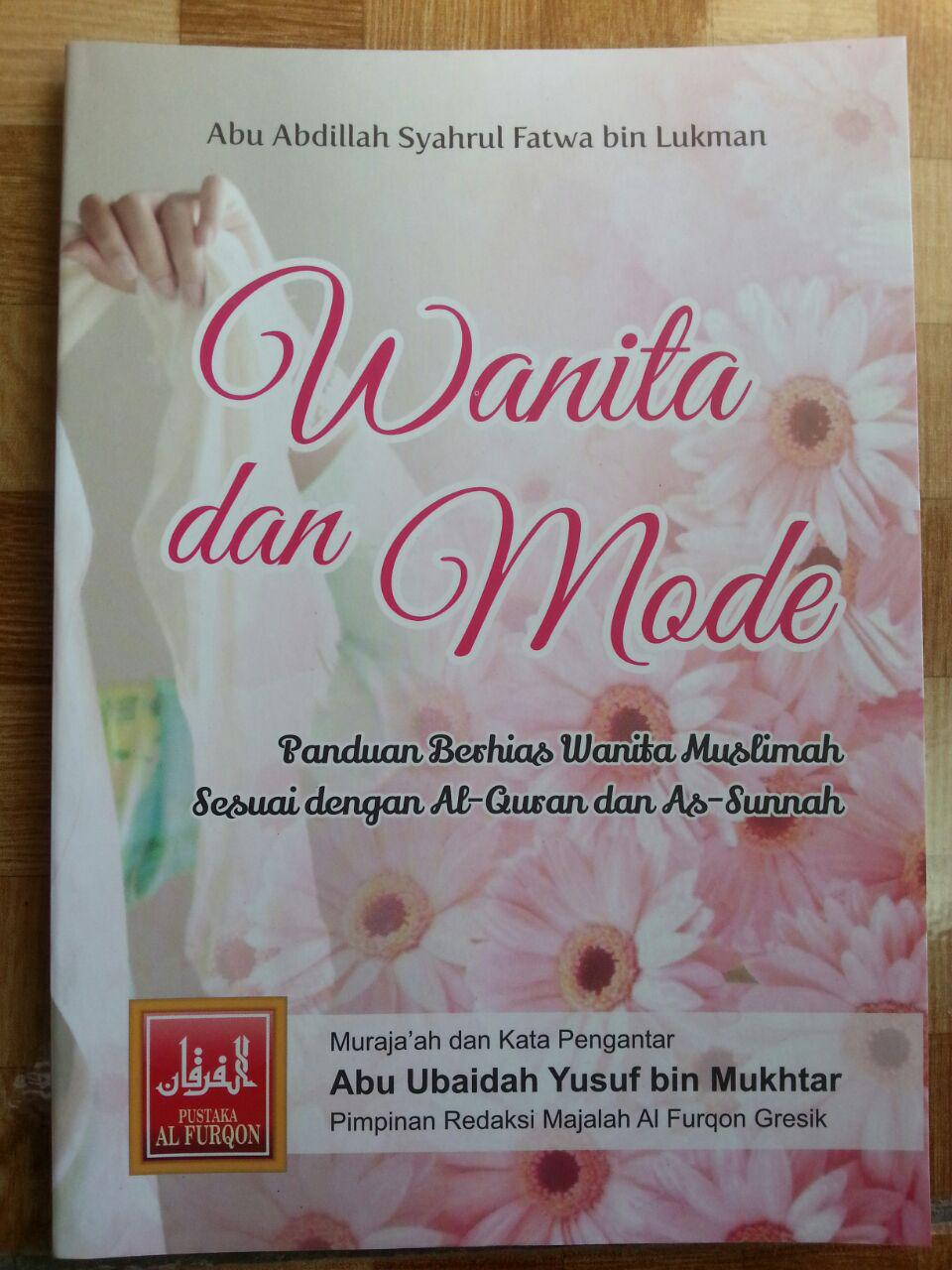 Buku Wanita Dan Mode Panduan Berhias Wanita Sesuai Al-Quran dan As-Sunnah cover 2