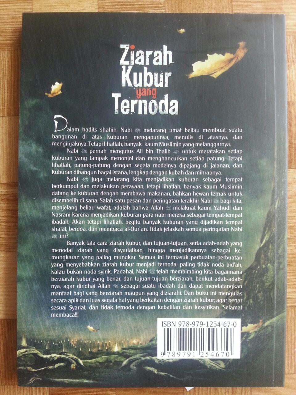 Buku Ziarah Kubur Yang Ternoda cover