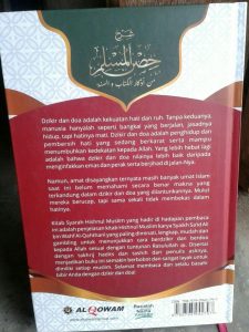 Buku Syarah Hishnul Muslim Penjelasan Dzikir Dan Doa cover
