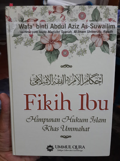 Buku Fikih Ibu Himpunan Hukum Islam Khas Ummahat Cover