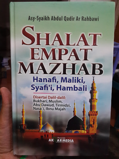 Buku Shalat Empat Mazhab Disertai Dalil-Dalil Cover