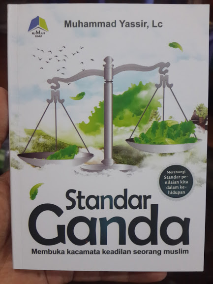 Buku Standar Ganda Membuka Kacamata Keadilan Muslim Cover