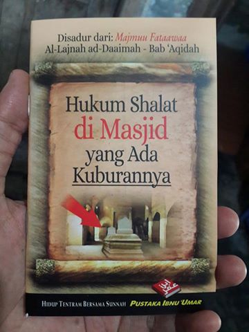 Buku Saku Hukum Shalat Di Masjid Yang Ada Kuburannya Cover