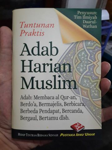 Buku Saku Tuntunan Praktis Adab Harian Muslim Cover
