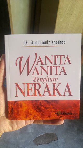 Buku Wanita-Wanita Penghuni Neraka cover
