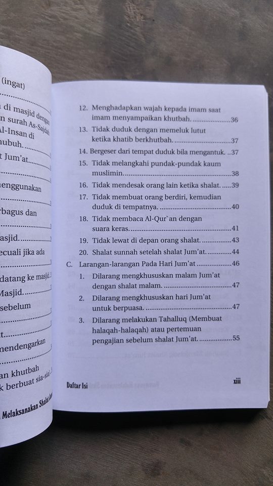 Buku Perempuan Melaksanakan Shalat Jum'at isi 2