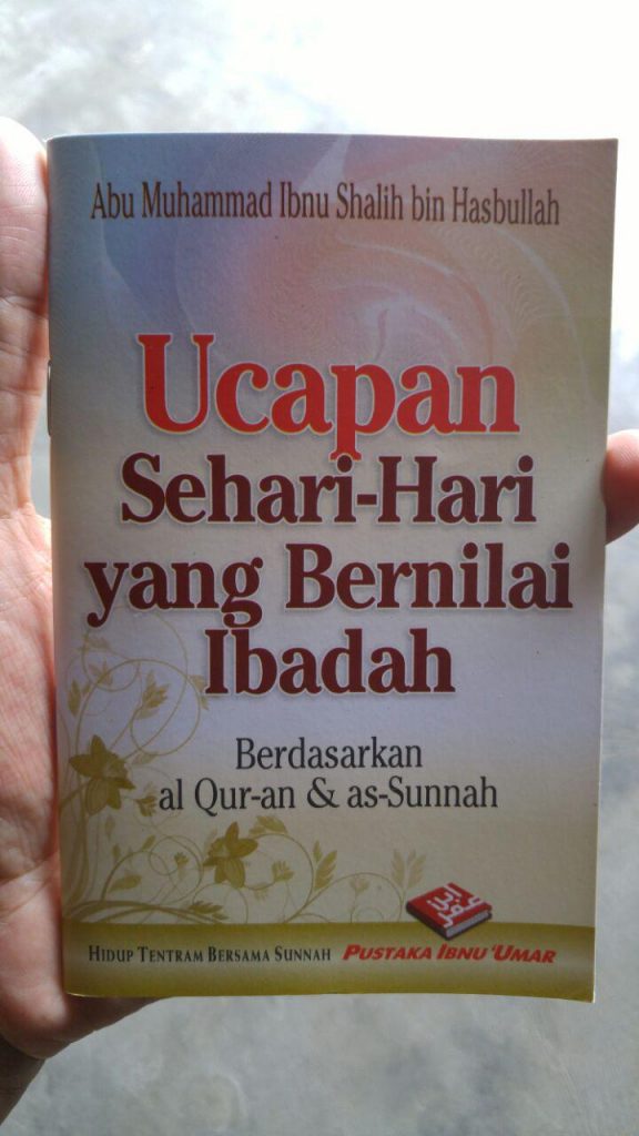 Buku Saku Ucapan Sehari Hari Yang Bernilai Ibadah cover