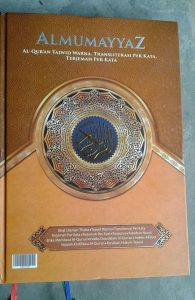 Quran Almumayaz Tajwid Warna Transliterasi Terjemah Per Kata cover