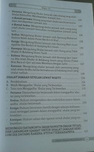 Buku Kajian Lengkap Shalat Jamaah Hukum Manfaat Permasalahan isi 2