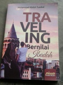 Buku Saku Traveling Bernilai Ibadah cover