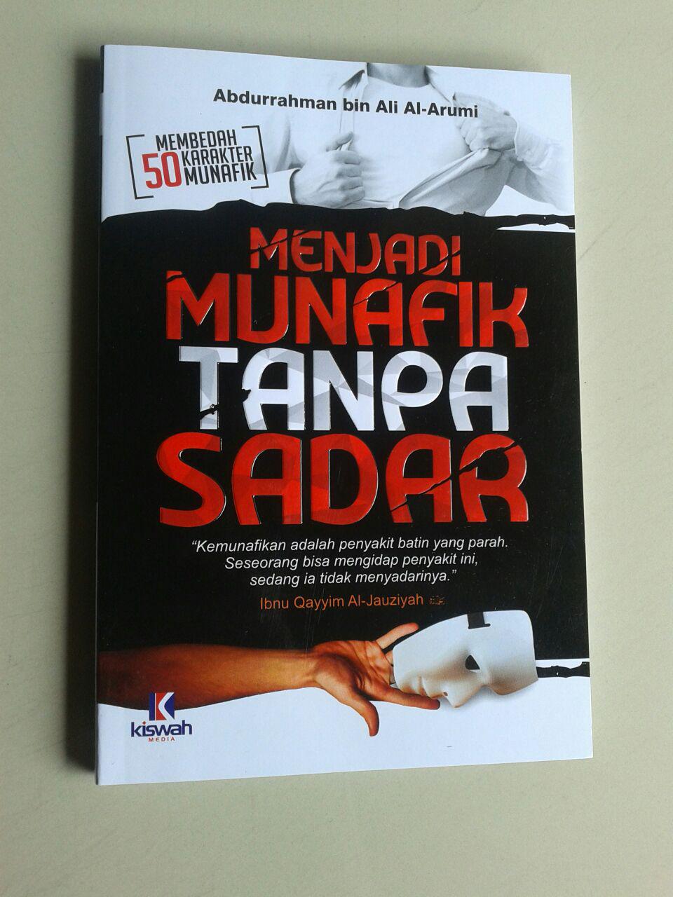 Buku Menjadi Munafik Tanpa Sadar Membedah 50 Karakter Munafik cover