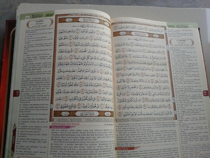 Al-Qur'an Terjemah & Tajwid Warna Al-Haramain Tafsir Ringkas Ayat-ayat isi 2