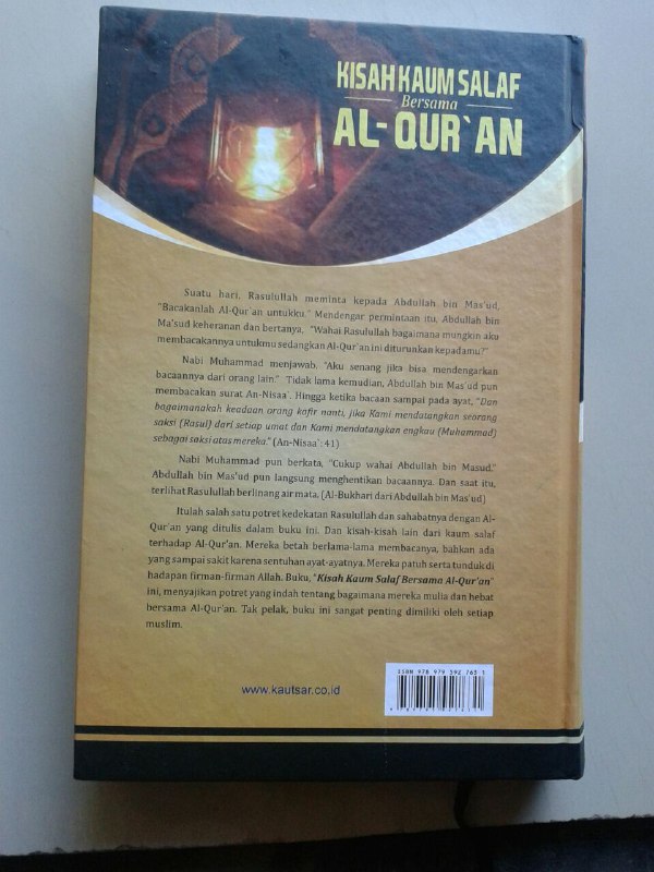 Buku Kisah Kaum Salaf Bersama Al-Qur'an cover