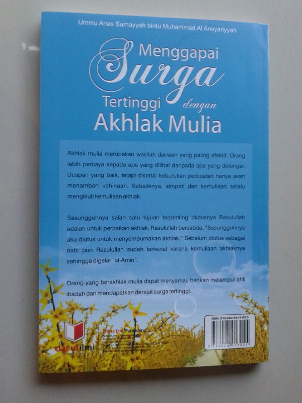 Buku Menggapai Surga Tertinggi Dengan Akhlak Mulia cover
