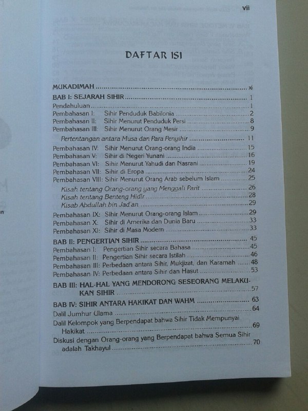 Buku Candu Mistik Menyingkap Rahasia Sihir & Perdukunan isi