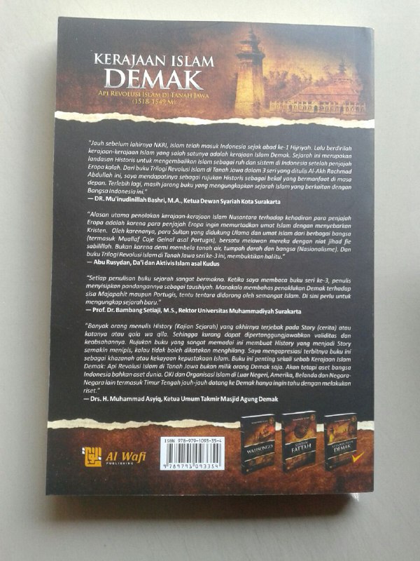 Buku Kerajaan Islam Demak Api Revolusi Islam Di Tanah Jawa cover 2