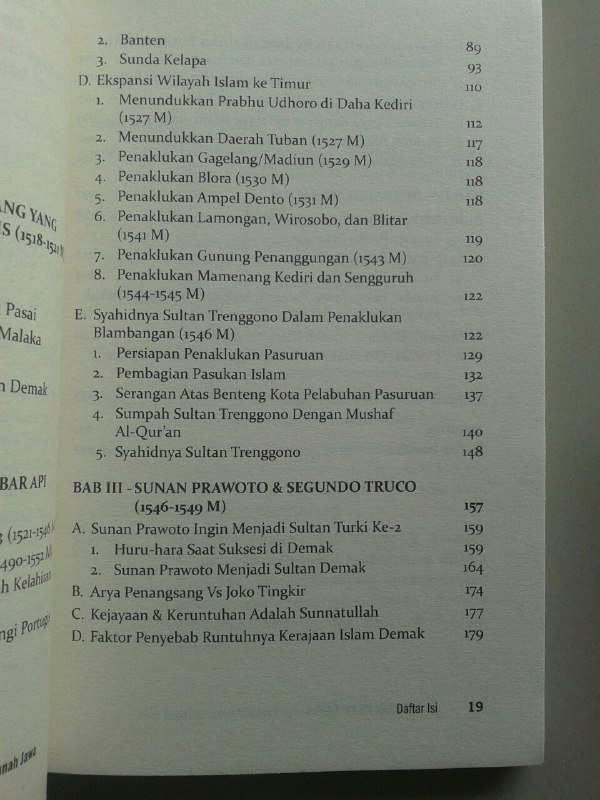 Buku Kerajaan Islam Demak Api Revolusi Islam Di Tanah Jawa isi 2