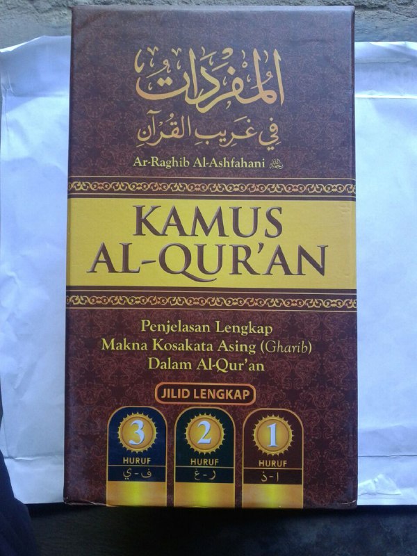 Buku Kamus Al-Qur'an Penjelasan Lengkap Makna Kosa Kata Asing (Gharib) cover 2