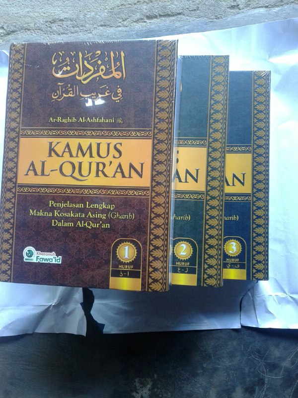 Buku Kamus Al-Qur'an Penjelasan Lengkap Makna Kosa Kata Asing (Gharib) cover 3