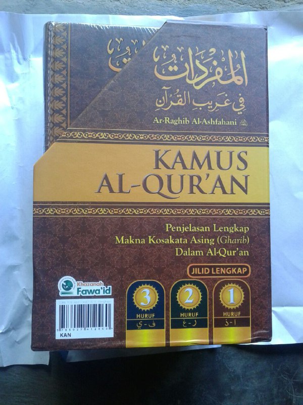 Buku Kamus Al-Qur'an Penjelasan Lengkap Makna Kosa Kata Asing (Gharib) cover