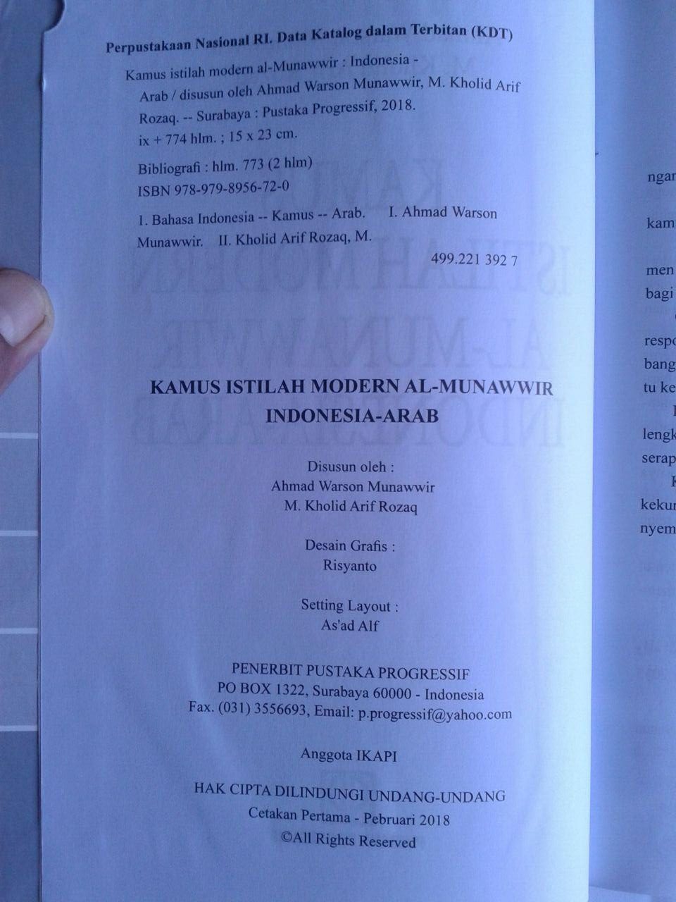 Buku Kamus Istilah Modern Al-Munawwir Indonesia-Arab isi 2