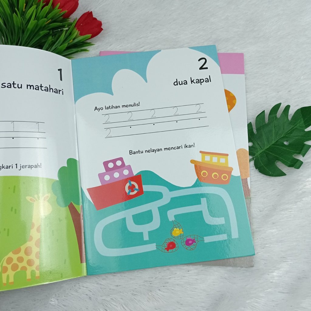 Buku ini memuat berbagai aktivitas yang akan menarik minat anak Anda belajar bilangan.  Di antara aktivitas yang ditulis, berhitung, menggambar, mencocokkan bilangan dengan benda, dan beragam permainan seru lainnya.  Dengan ilustrasi full color dan halaman tulis-hapus, buku ini menjadi lebih mahal karena bisa dipakai berulang kali.