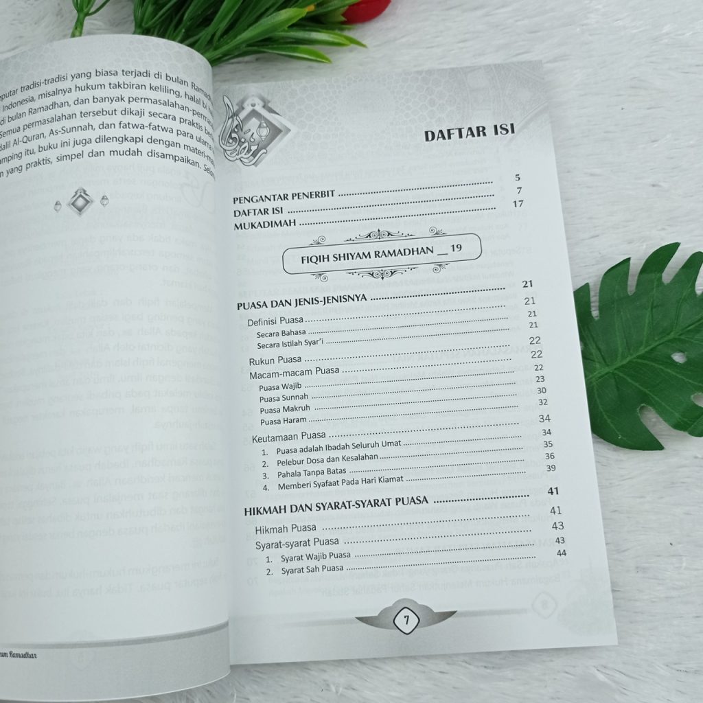 Buku Fiqih Shiyam Ramadhan Kajian Beragam Permasalahan Kontemporer Puasa