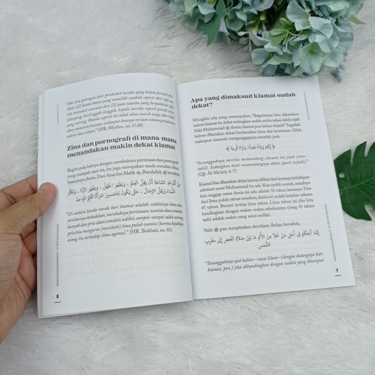 Buku Prediksi Akhir Zaman