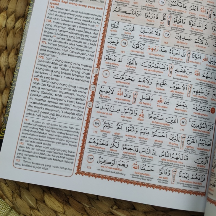 Al-Qur'an Mushaf Al-Mubayyin Tematik Terjemah Perkata Transliterasi Warna A5