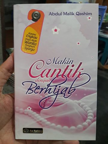 makin cantik dengan berhijab buku cover