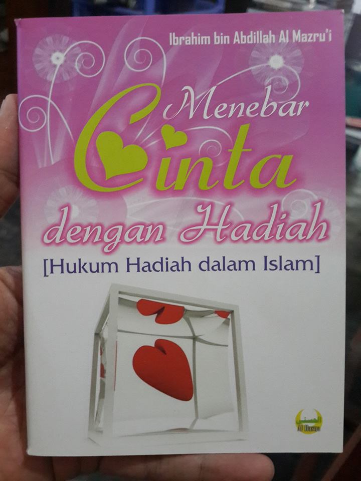 menebar cinta dengan hadiah saku cover