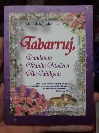 Buku Tabarruj Dandanan Wanita Modern Ala Jahiliyah Cover